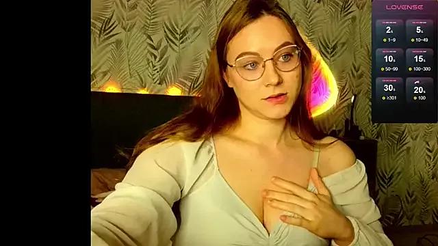 MelissaGrand from StripChat is Freechat
