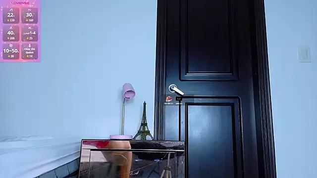 MelissaSamm from StripChat is Freechat