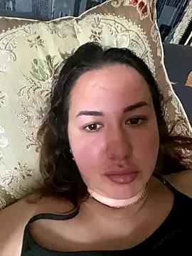 MelissaWeorau from StripChat is Freechat