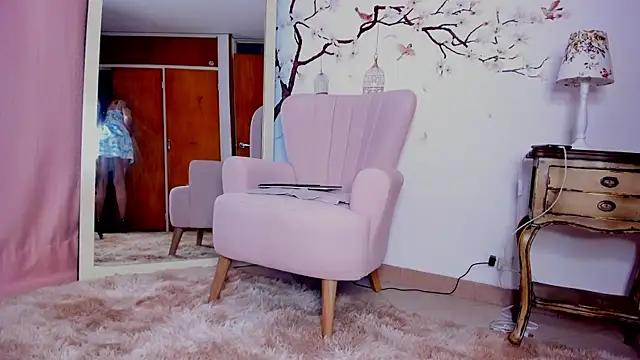 melly_xo from StripChat