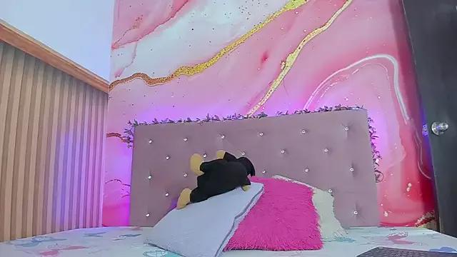 Explore our live girls sluts from our Custom and Multi clubs and checkout exclusive access to highly interactive content, such as shape, hair, titties, pussy type and many more.