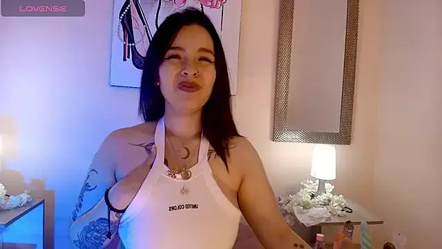 Explore our live girls sluts from our Custom and Multi clubs and checkout exclusive access to highly interactive content, such as shape, hair, titties, pussy type and many more.