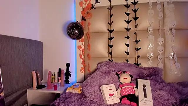 Mia_Petitejs from StripChat is Freechat