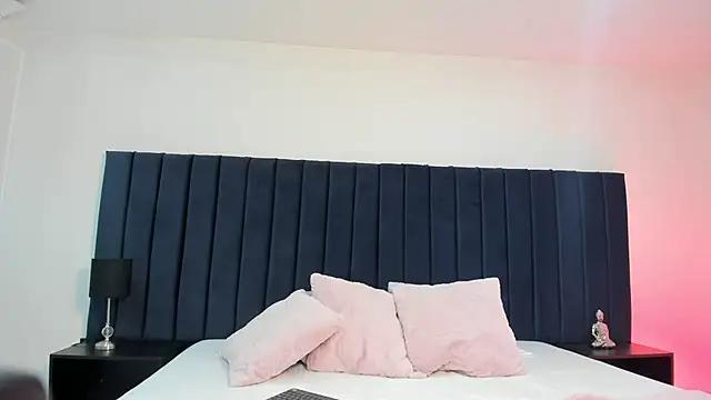 Explore our live girls sluts from our Custom and Multi clubs and checkout exclusive access to highly interactive content, such as shape, hair, titties, pussy type and many more.