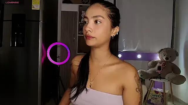 mia_yireth from StripChat is Freechat