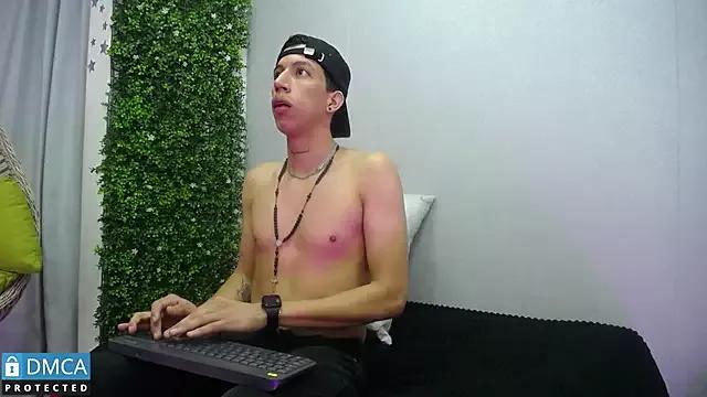 Miaandmoises from StripChat