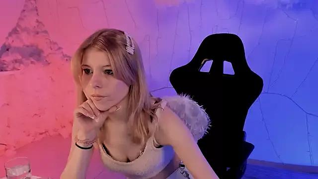 MiaChains from StripChat is Freechat
