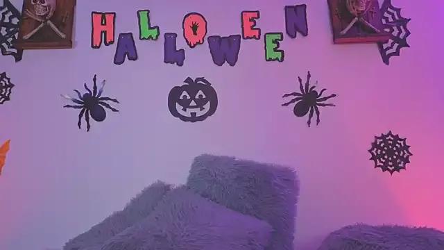 MiaCollinssx from StripChat is Freechat