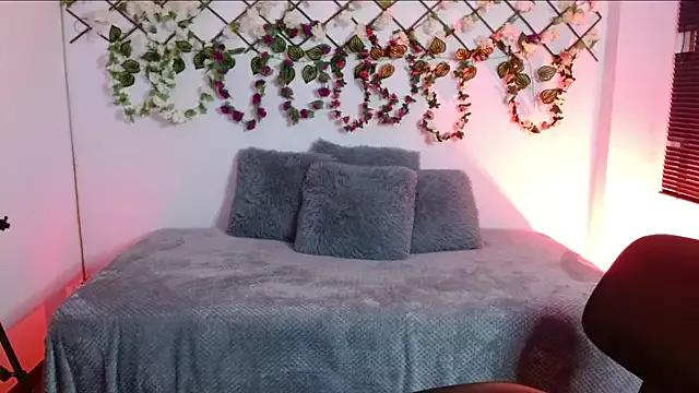 Explore our live girls sluts from our Custom and Multi clubs and checkout exclusive access to highly interactive content, such as shape, hair, titties, pussy type and many more.
