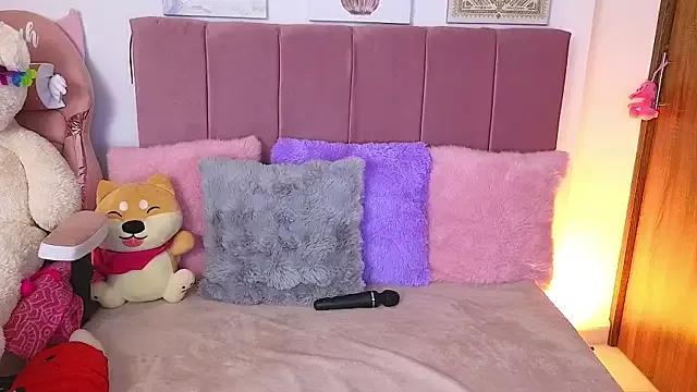MiahJoness from StripChat is Freechat