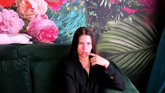 MiaMialani from StripChat