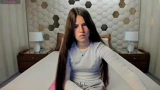 MiaMialani from StripChat