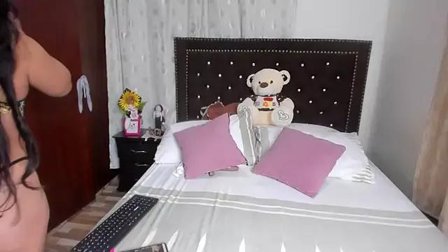 MiaMoxxy from StripChat