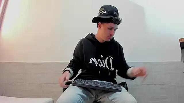 Michael_connor from StripChat is Freechat
