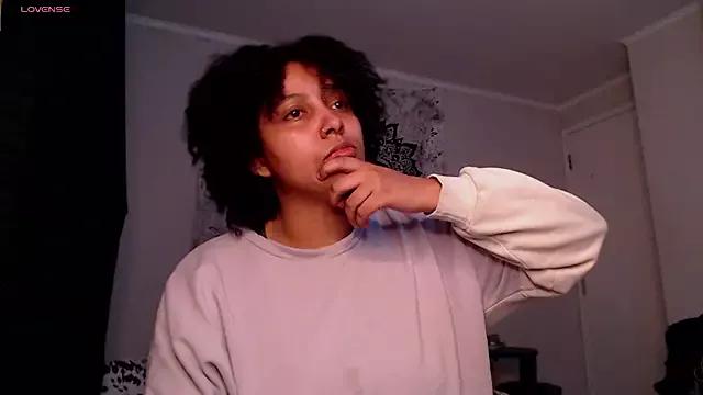 michell_bling1 from StripChat is Freechat