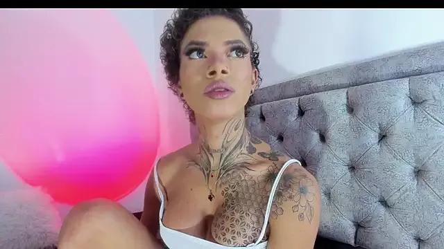 Explore our live girls sluts from our Custom and Multi clubs and checkout exclusive access to highly interactive content, such as shape, hair, titties, pussy type and many more.