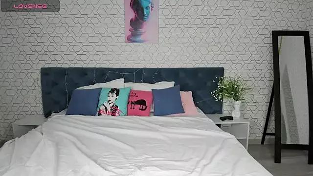 Michelle_Blond from StripChat is Freechat