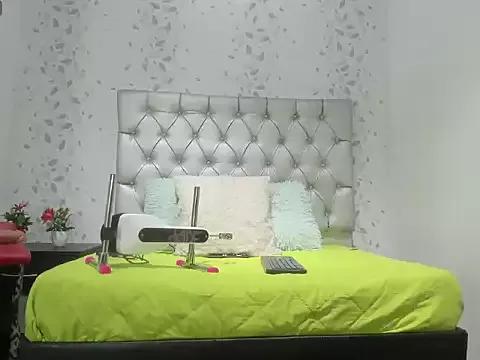 michelle_perla from StripChat is Freechat