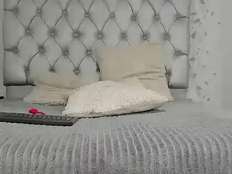 Explore our live girls sluts from our Custom and Multi clubs and checkout exclusive access to highly interactive content, such as shape, hair, titties, pussy type and many more.