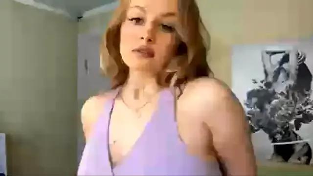 MichelleeeHot webcams show profile image 