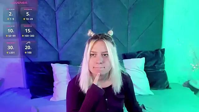 Explore our live girls sluts from our Custom and Multi clubs and checkout exclusive access to highly interactive content, such as shape, hair, titties, pussy type and many more.