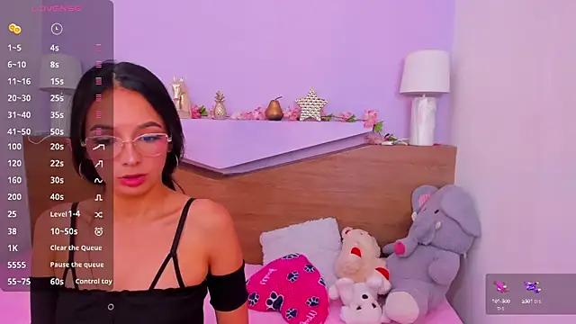 Explore our live girls sluts from our Custom and Multi clubs and checkout exclusive access to highly interactive content, such as shape, hair, titties, pussy type and many more.