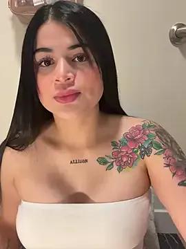michellsq from StripChat is Freechat