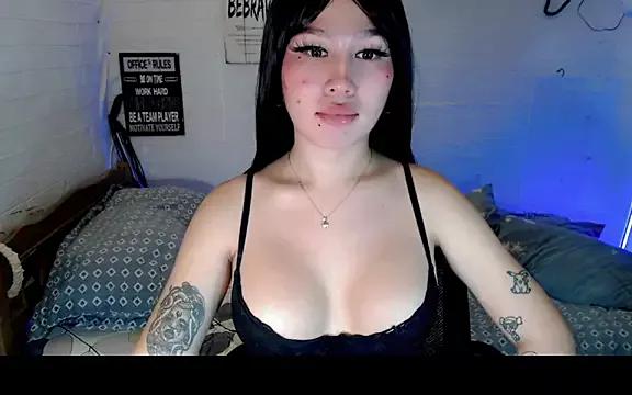 MidnightMoans_Nana from StripChat is Freechat