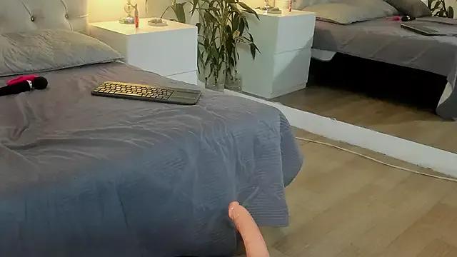 Explore our live girls sluts from our Custom and Multi clubs and checkout exclusive access to highly interactive content, such as shape, hair, titties, pussy type and many more.