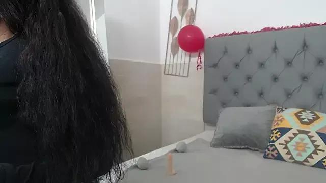 MiiaLane from StripChat
