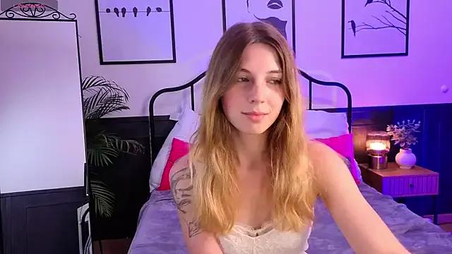 MiillKiss from StripChat is Freechat