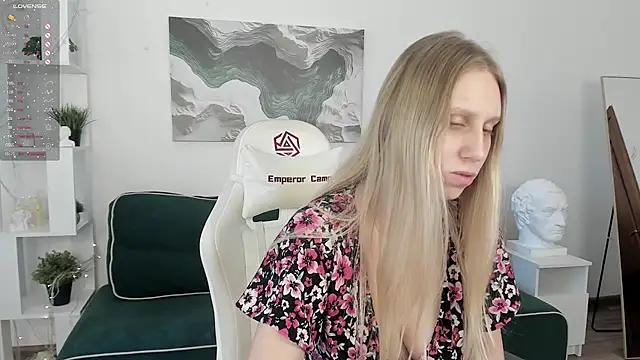 Explore our live girls sluts from our Custom and Multi clubs and checkout exclusive access to highly interactive content, such as shape, hair, titties, pussy type and many more.