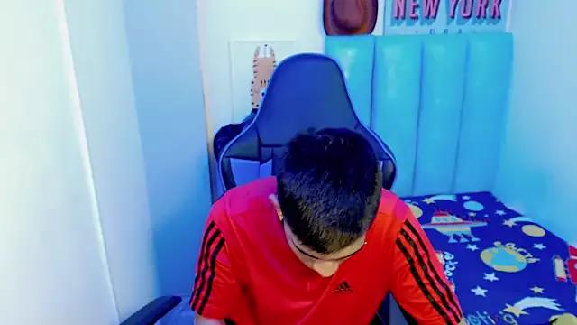 Mike_Cr from StripChat is Freechat