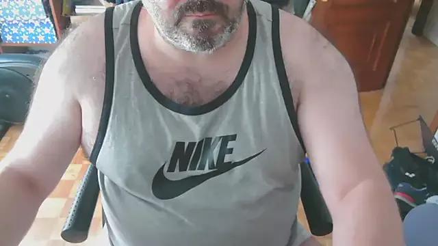mikeyhotbear from StripChat is Freechat