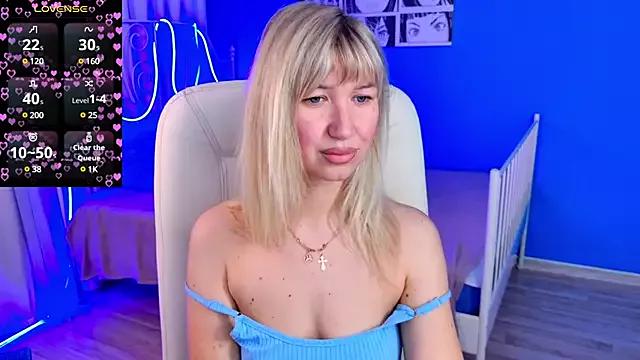 Explore our live girls sluts from our Custom and Multi clubs and checkout exclusive access to highly interactive content, such as shape, hair, titties, pussy type and many more.