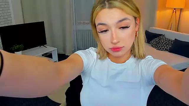 MilaKikoo1 from StripChat is Freechat