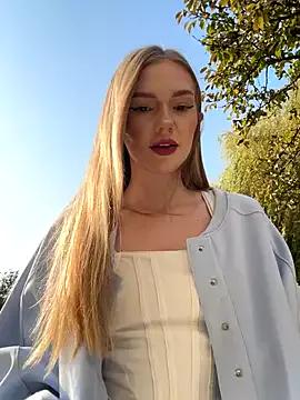 MilaMoone from StripChat is Freechat