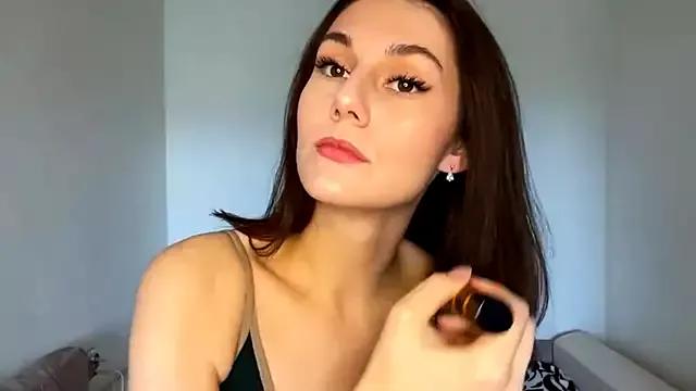 MilanaCrowen from StripChat is Freechat