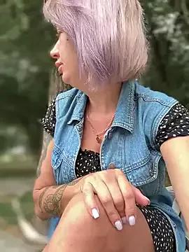 Explore our live girls sluts from our Custom and Multi clubs and checkout exclusive access to highly interactive content, such as shape, hair, titties, pussy type and many more.