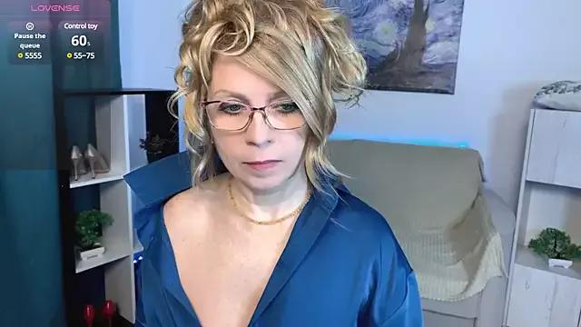 Explore our live girls sluts from our Custom and Multi clubs and checkout exclusive access to highly interactive content, such as shape, hair, titties, pussy type and many more.