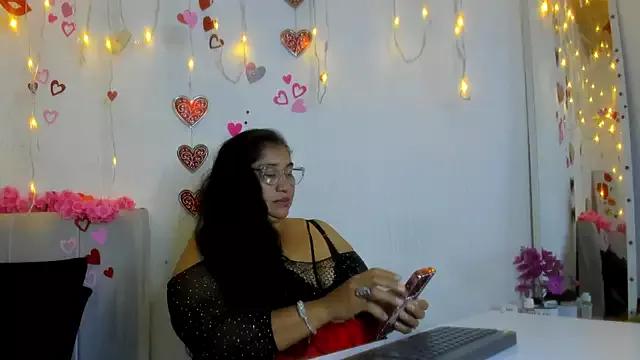Explore our live girls sluts from our Custom and Multi clubs and checkout exclusive access to highly interactive content, such as shape, hair, titties, pussy type and many more.