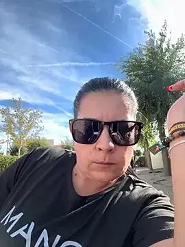 Milfs1982 webcams show profile image 