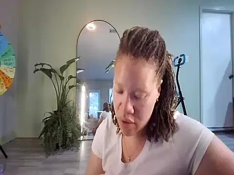 Milfshakecafe from StripChat is Freechat