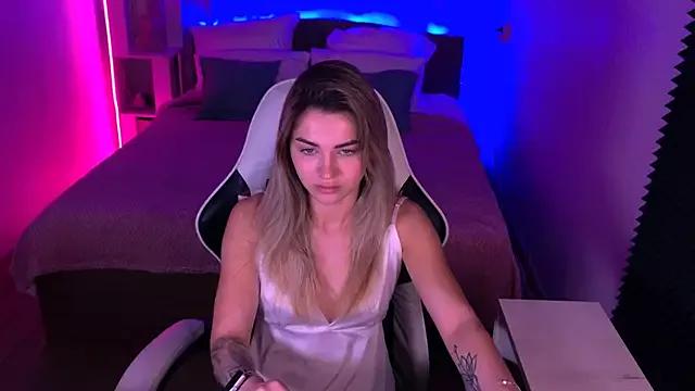 Milii18 webcams show profile image 