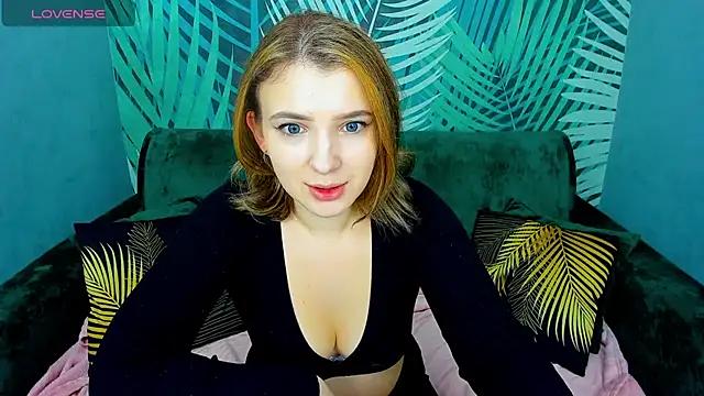 MilinaFox from StripChat