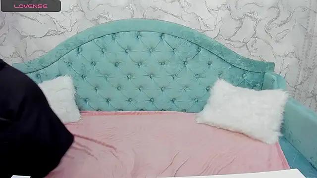 MilinaFox from StripChat