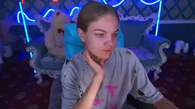 MillaLisa from StripChat is Freechat