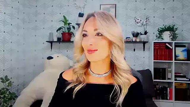 MillaXQueen from StripChat is Freechat