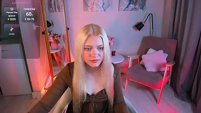 Millie_Vanillie from StripChat