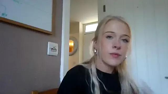 millieblouxx from StripChat